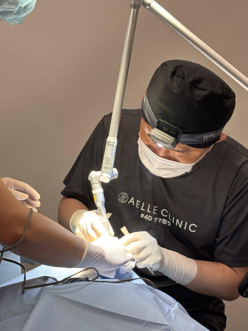 クマ取り施術の様子